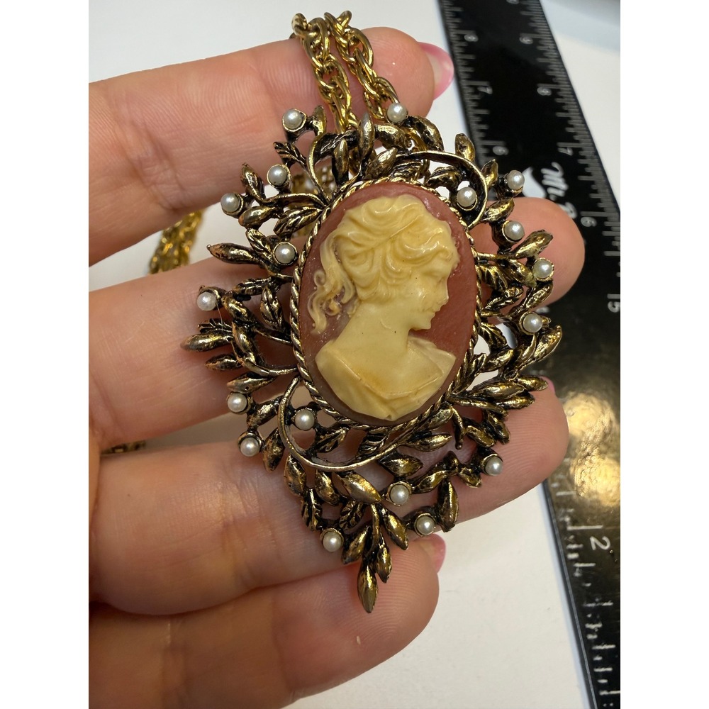 Vintage AJMC AJC Gold Tone Cameo Faux Pearl Pendant Brooch Necklace 24 In Chain